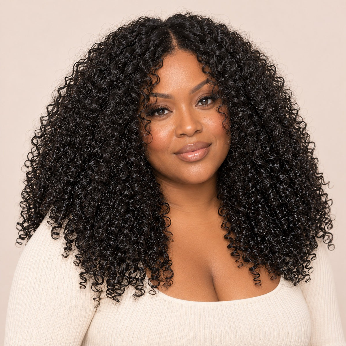 Perruque V-part kinky curly – portée par une autre mannequin