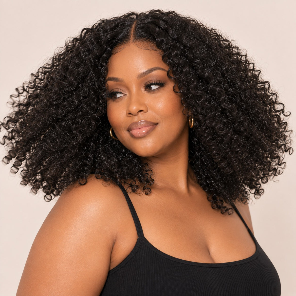 Perruque sans colle kinky curly – en mouvement