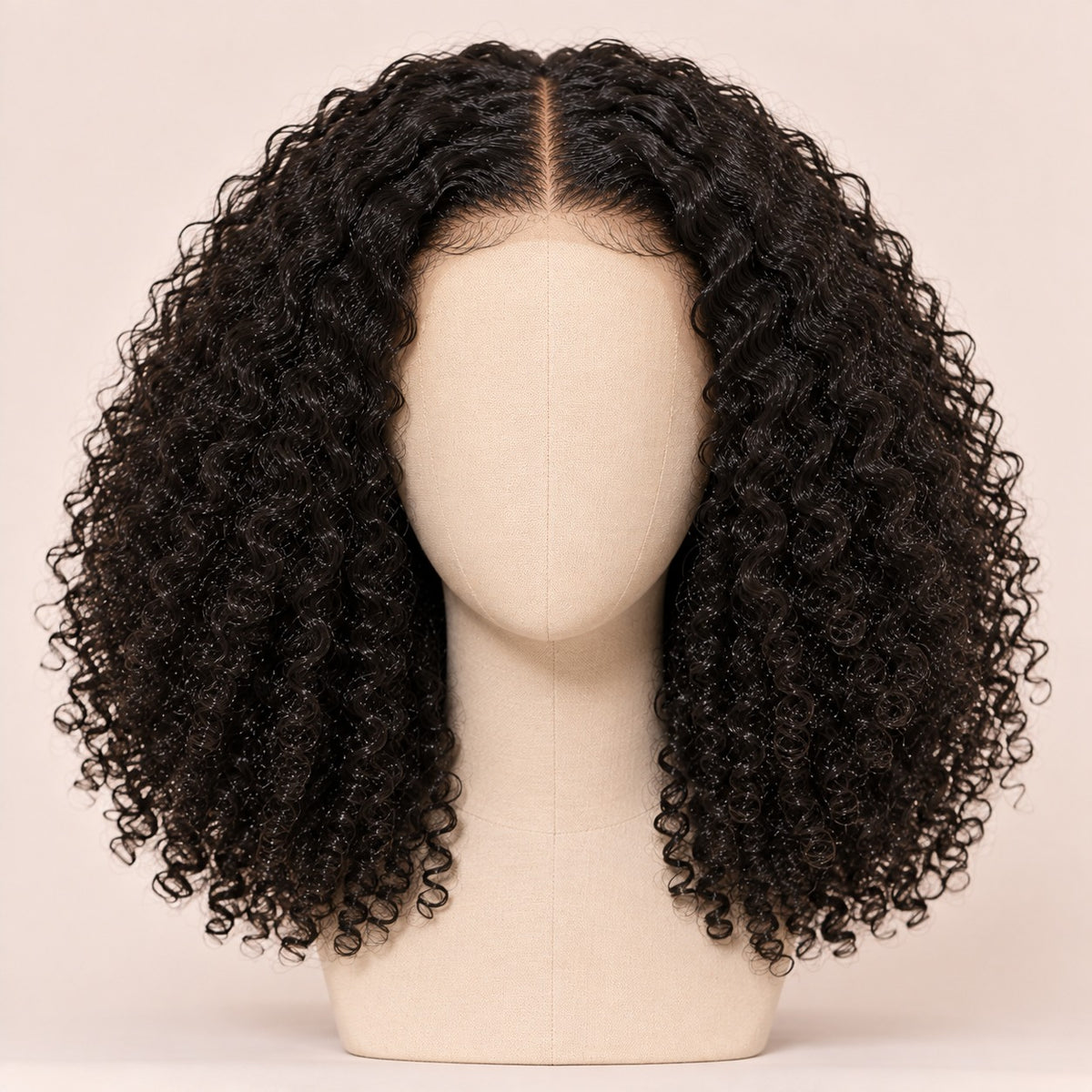 Perruque sans colle kinky curly – sur tête de mannequin
