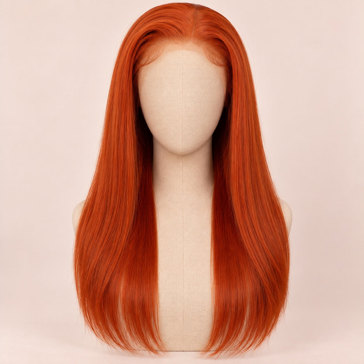 Perruque rousse lisse – sur tête de mannequin