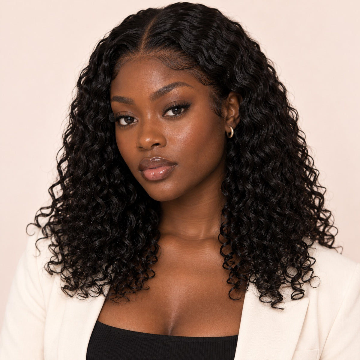 Perruque lace front deep wave – portée par une autre mannequin