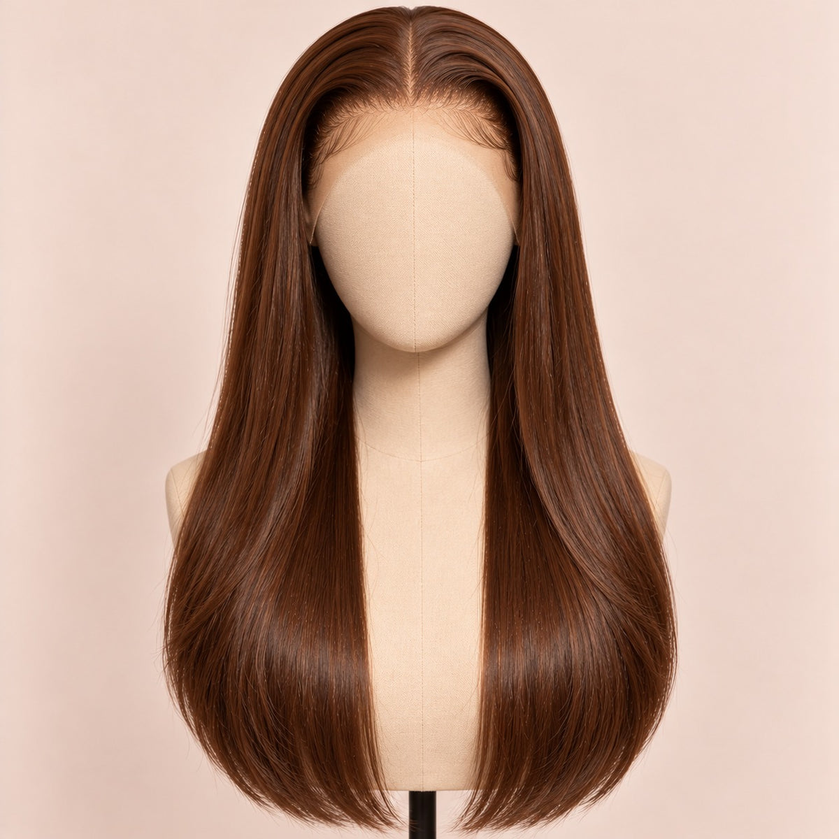 Perruque lace front châtain lisse – sur tête de mannequin