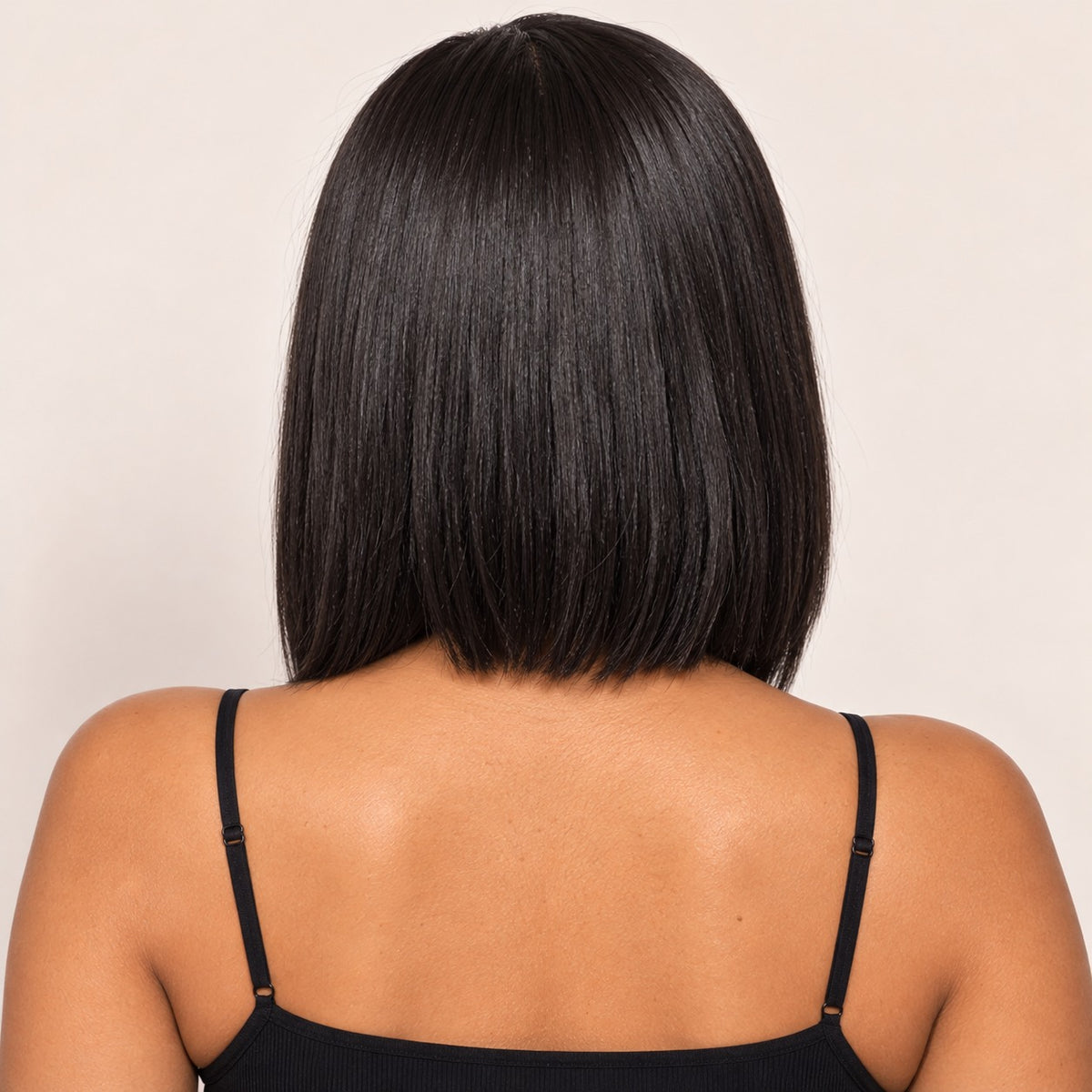 Perruque carré plongeant lisse – de dos