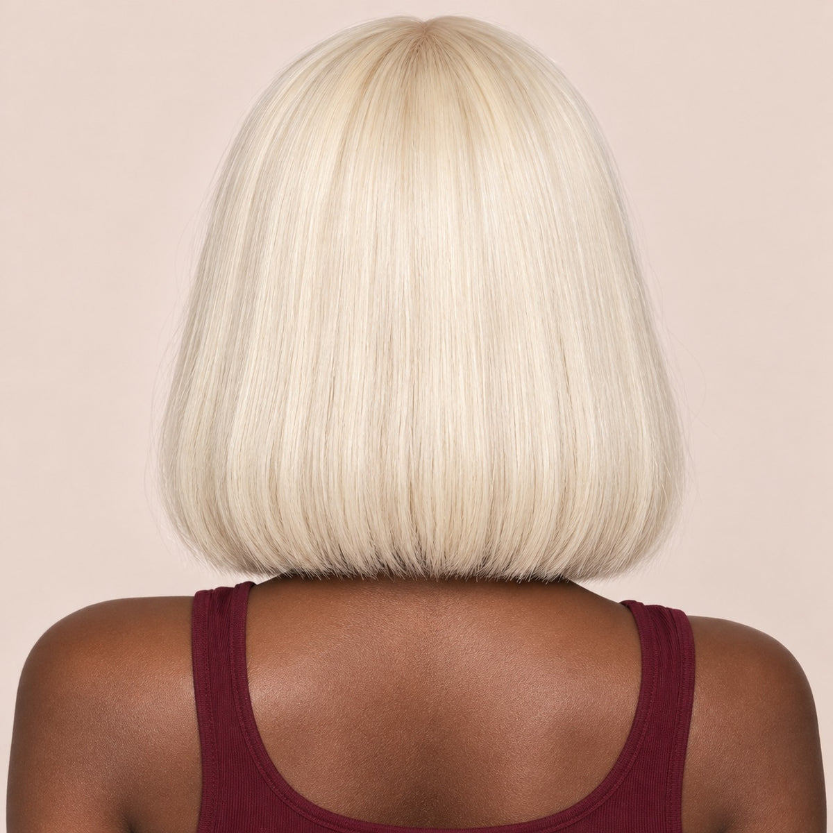 Perruque carré bob blond platine – de dos