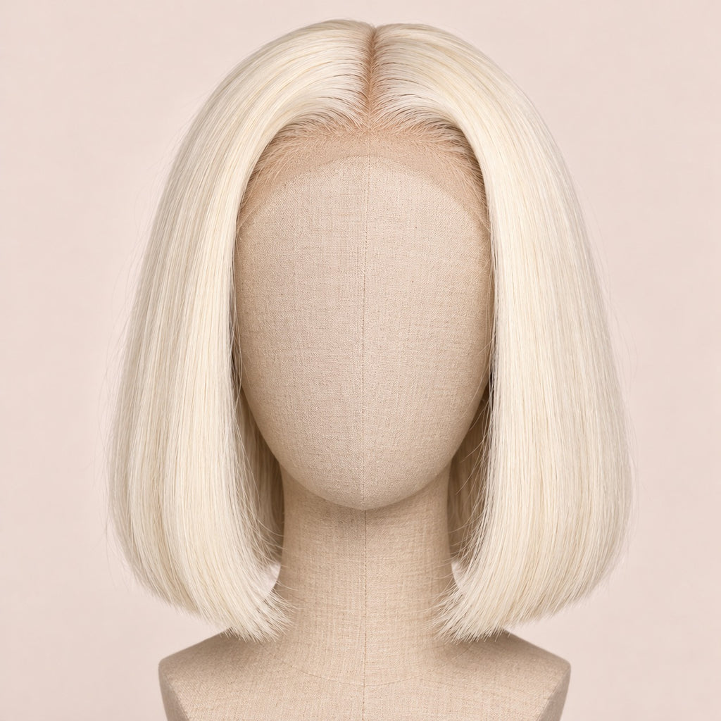 Perruque carré bob blond platine – sur tête de mannequin