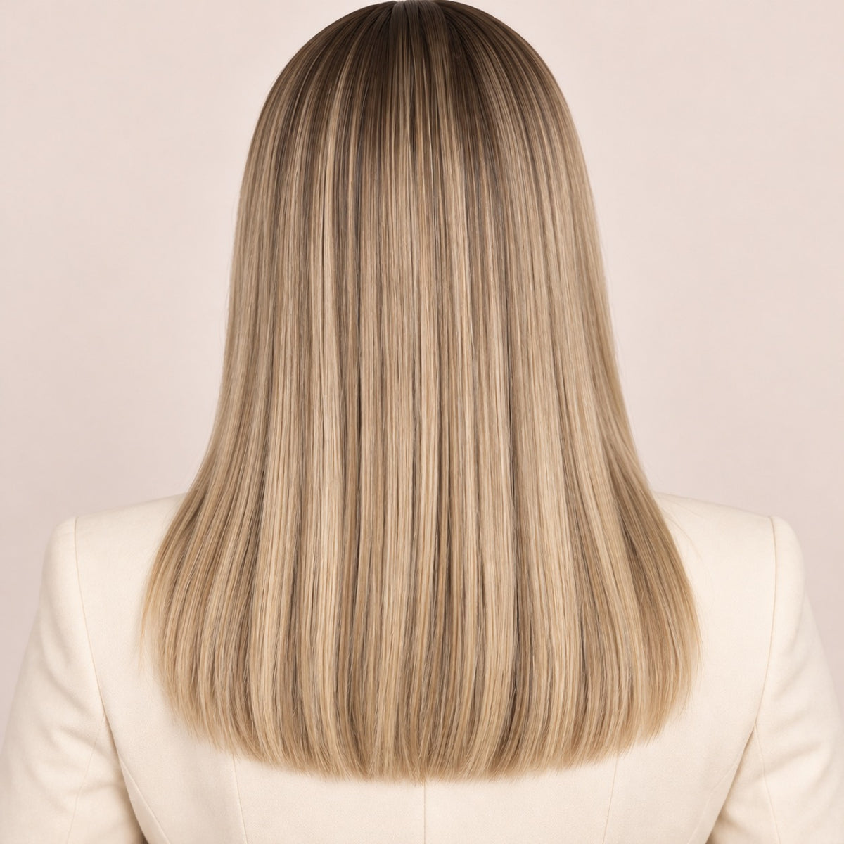 Perruque lace front blond cendré racines foncées – de dos