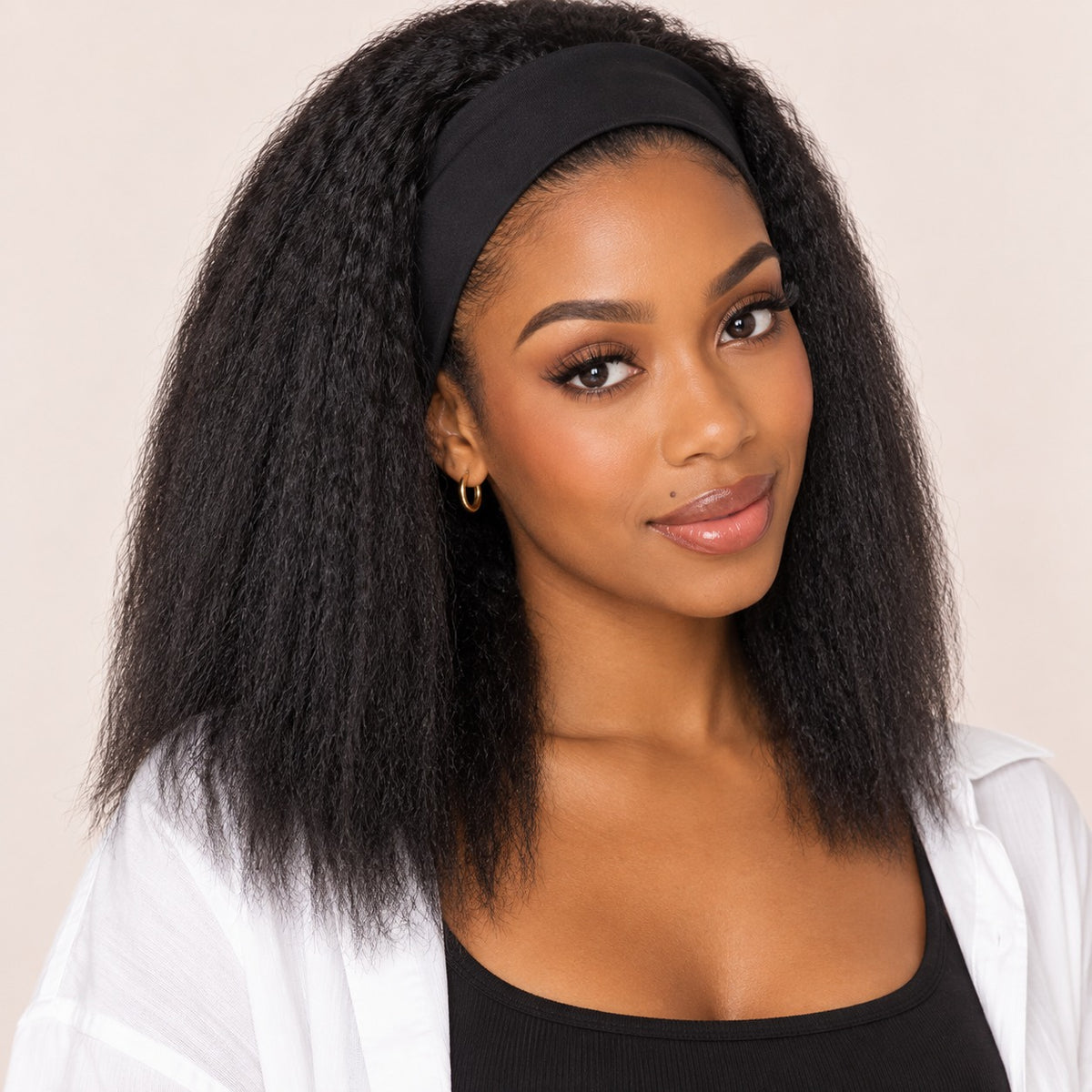 Perruque bandeau kinky straight – portrait