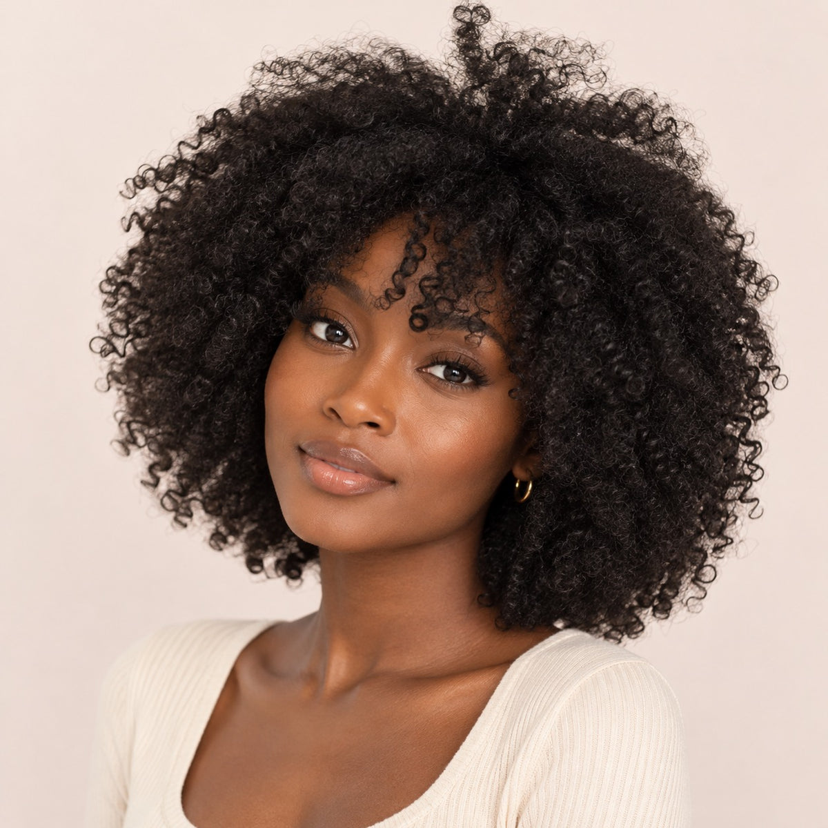 Perruque afro courte kinky curly sans colle – portrait