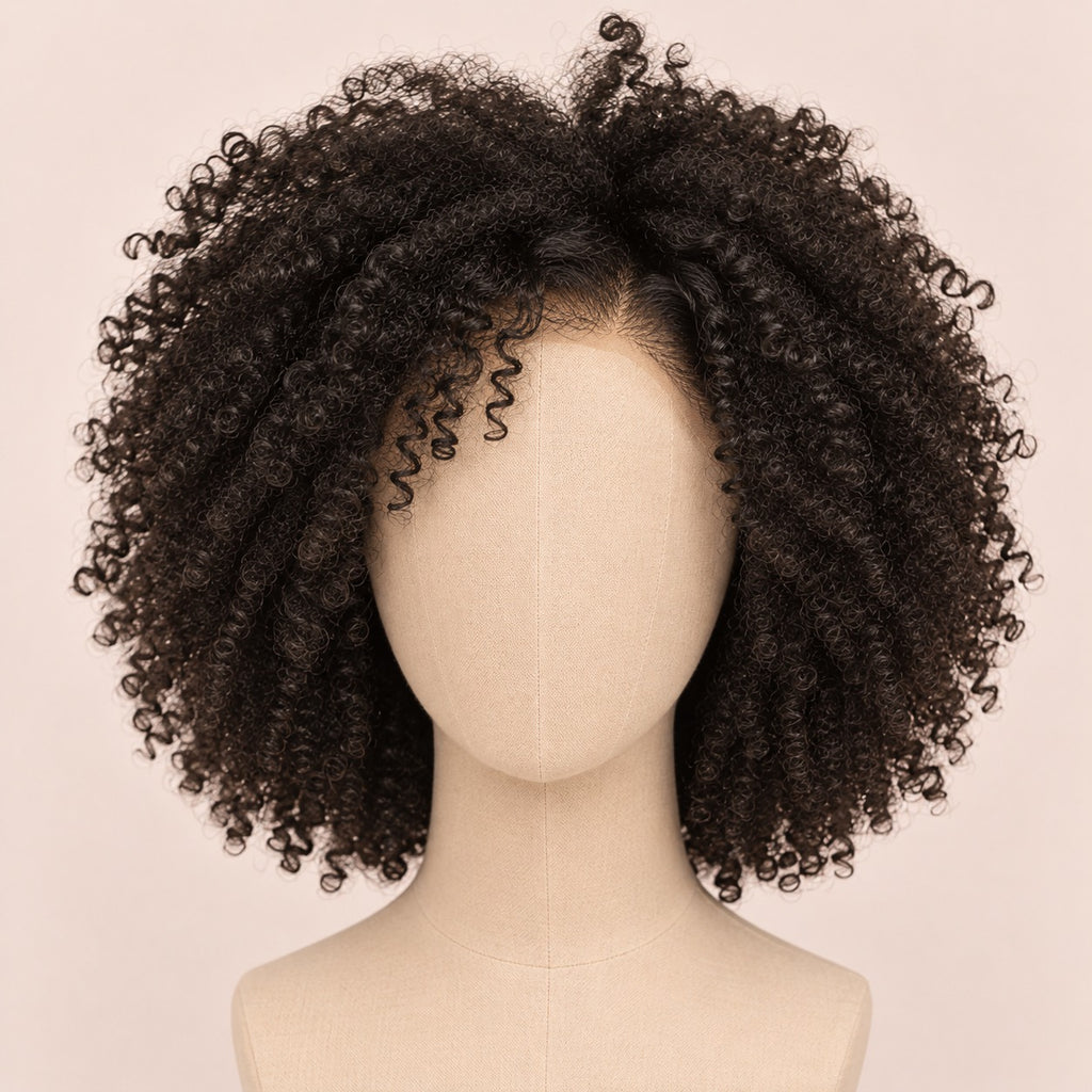 Perruque afro courte kinky curly sans colle – sur tête de mannequin