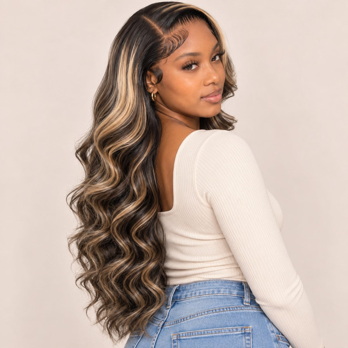 Perruque lace front body wave mèches blond miel – longueur maximale 26 pouces (66 cm), vue de dos