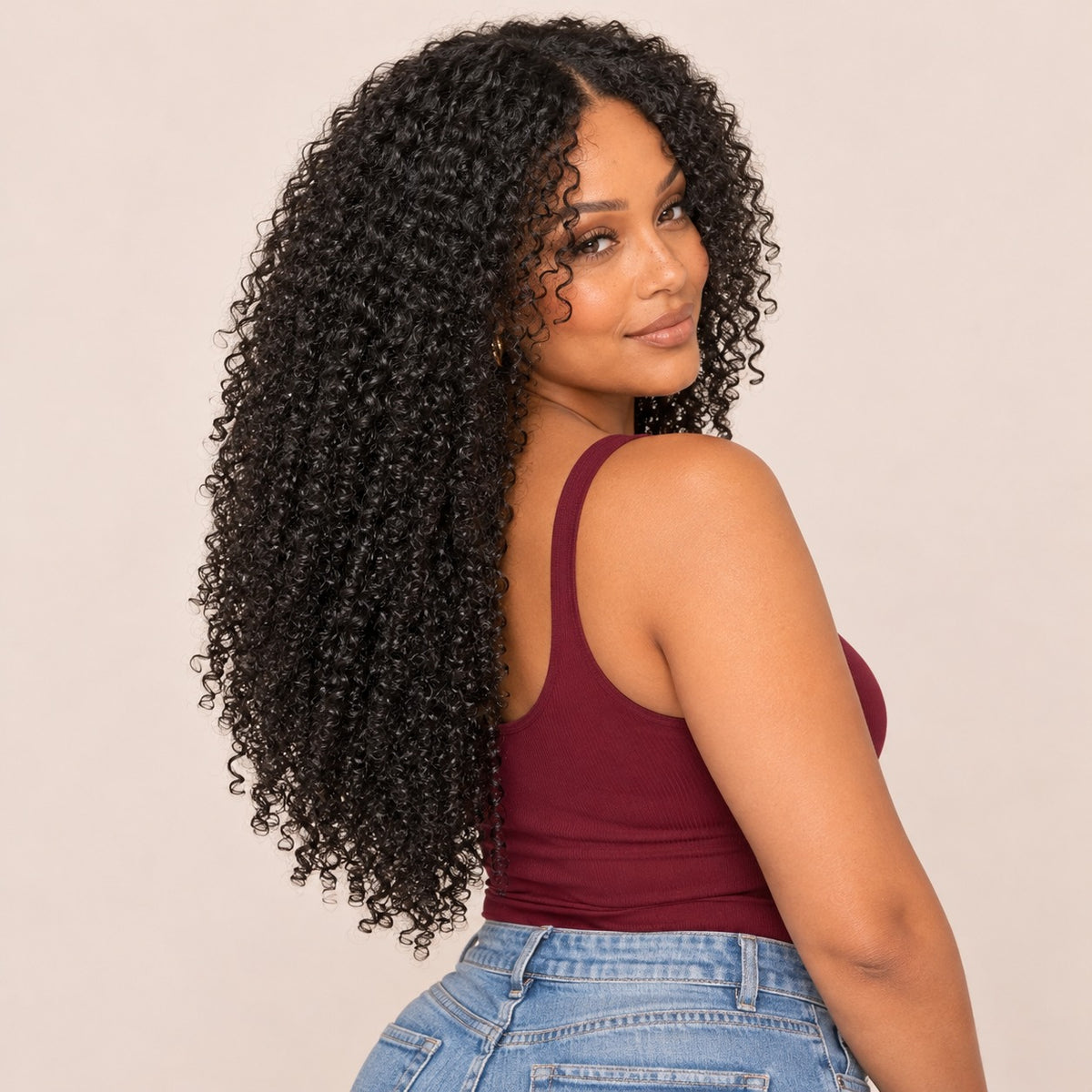 Perruque V-part kinky curly – longueur maximale 24 pouces (61 cm), vue de dos